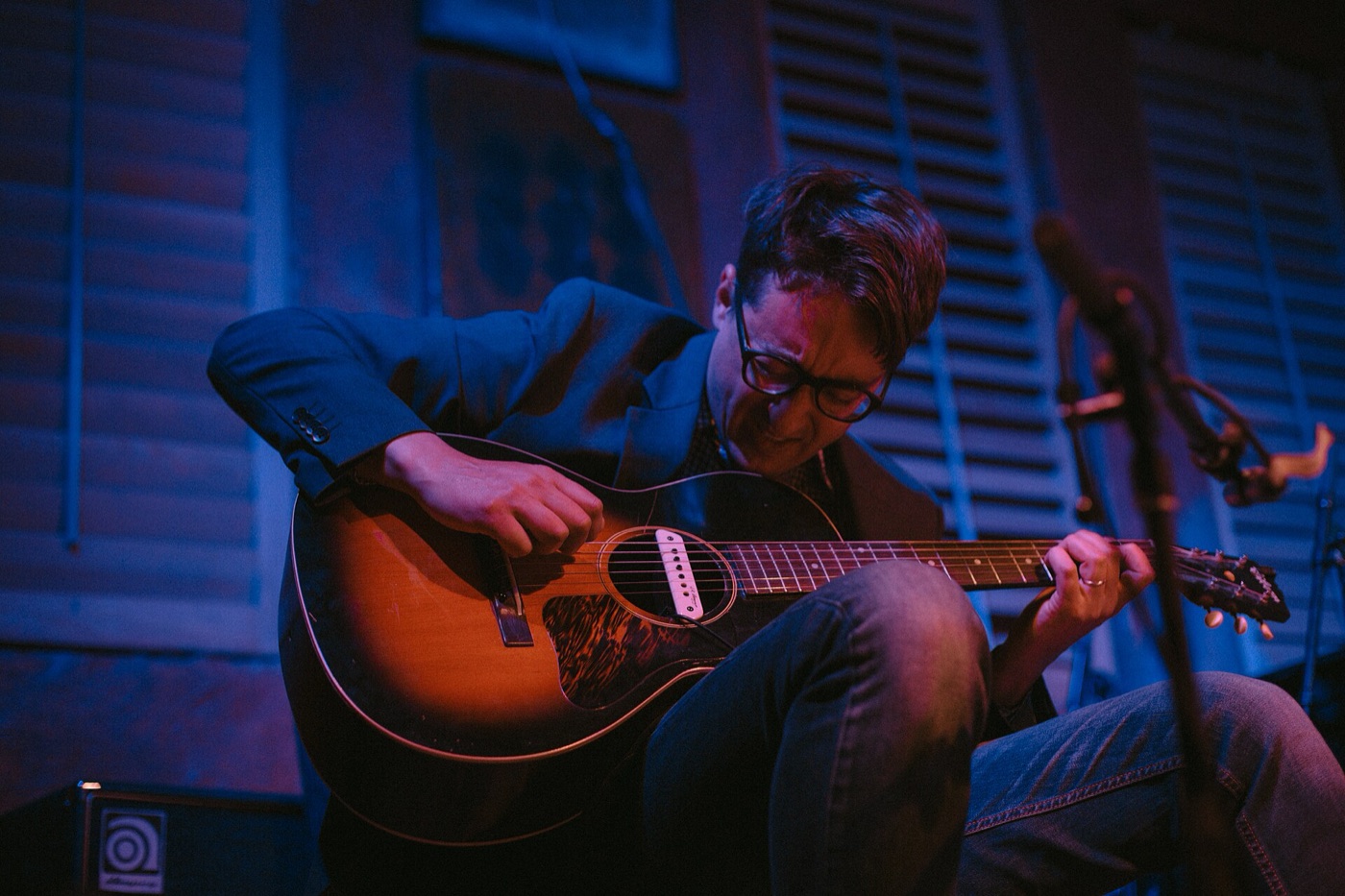 Aram Bajakian playing guitar at the Vancouver Jazz Festival, 2017.