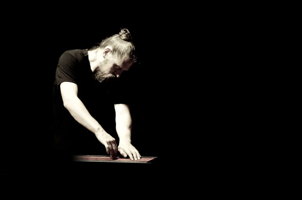 Sarth Calhoun playing a Haken Continuum Fingerboard.